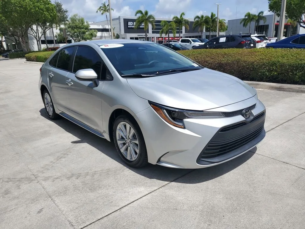 2024 Toyota Corolla LE photo 3