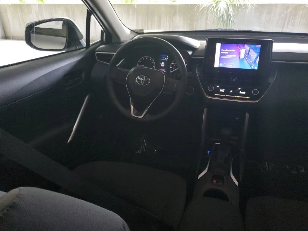 2023 Toyota Corolla Cross LE photo 14