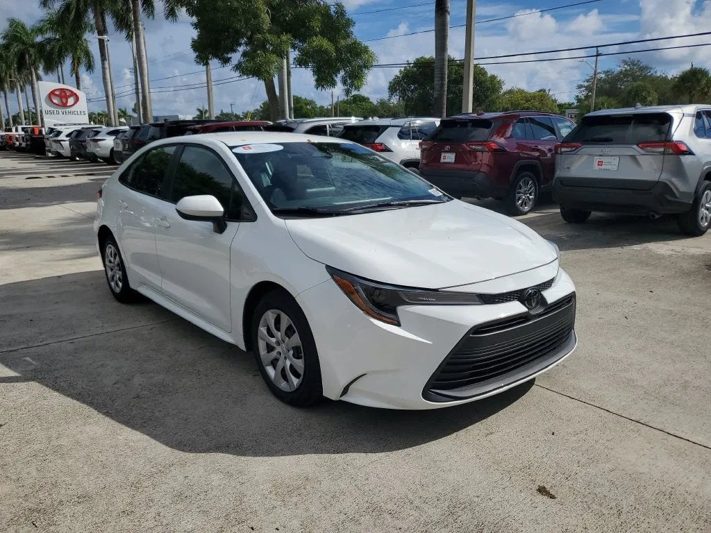 2024 Toyota Corolla LE photo 3