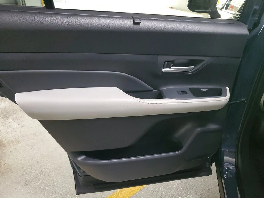 2025 Toyota Grand Highlander Hybrid XLE photo 12