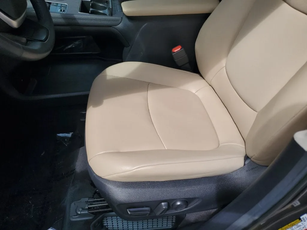 2024 Toyota Sienna XLE 8 Passenger photo 22