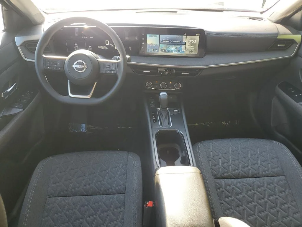 2025 Nissan Kicks SV photo 13