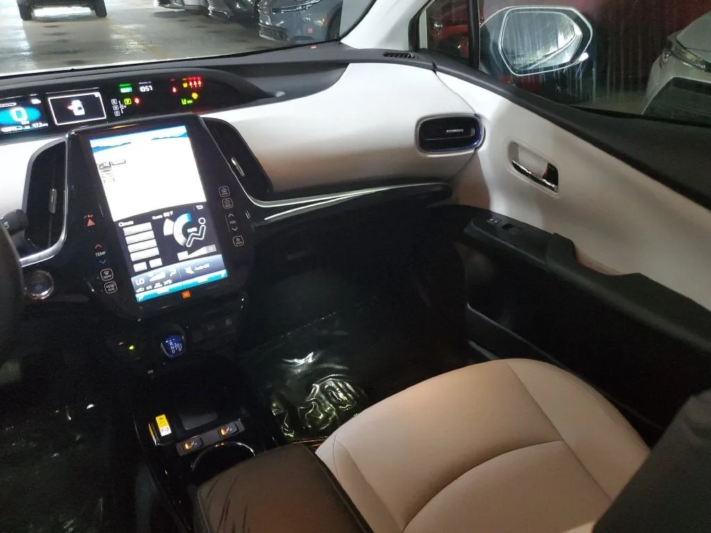 2021 Toyota Prius Limited photo 16