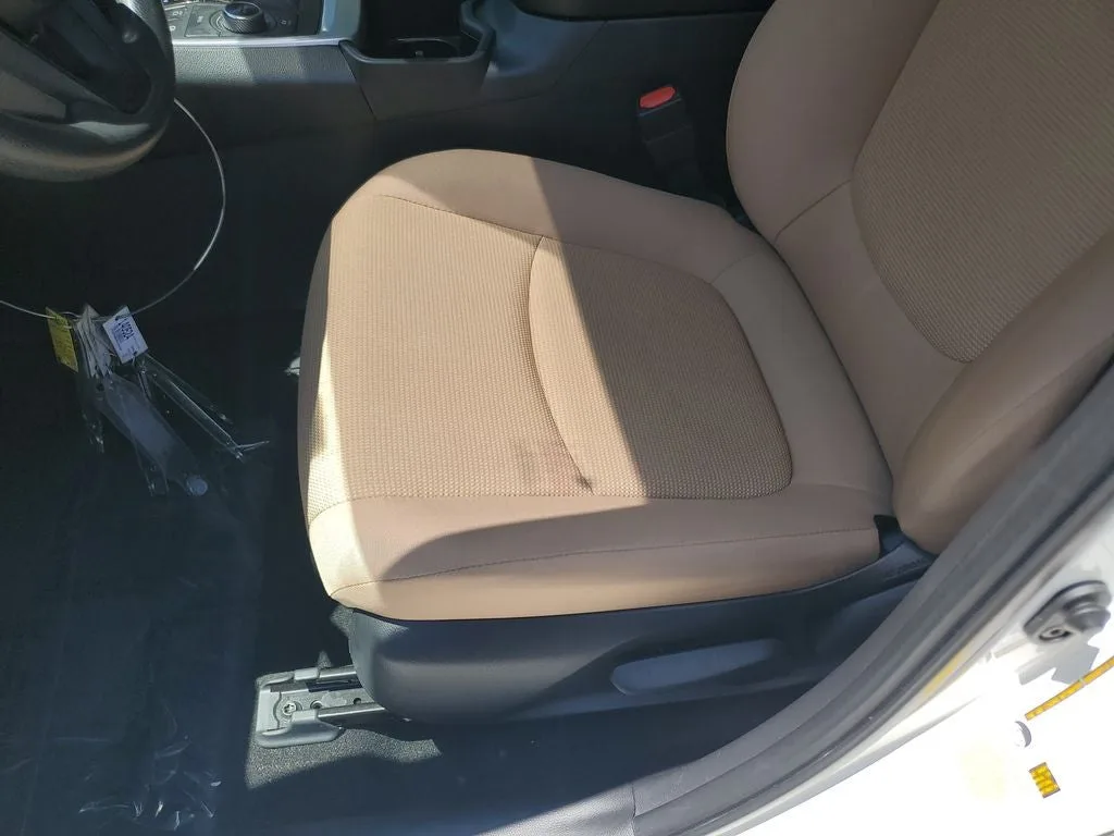 2025 Toyota RAV4 Hybrid LE photo 20