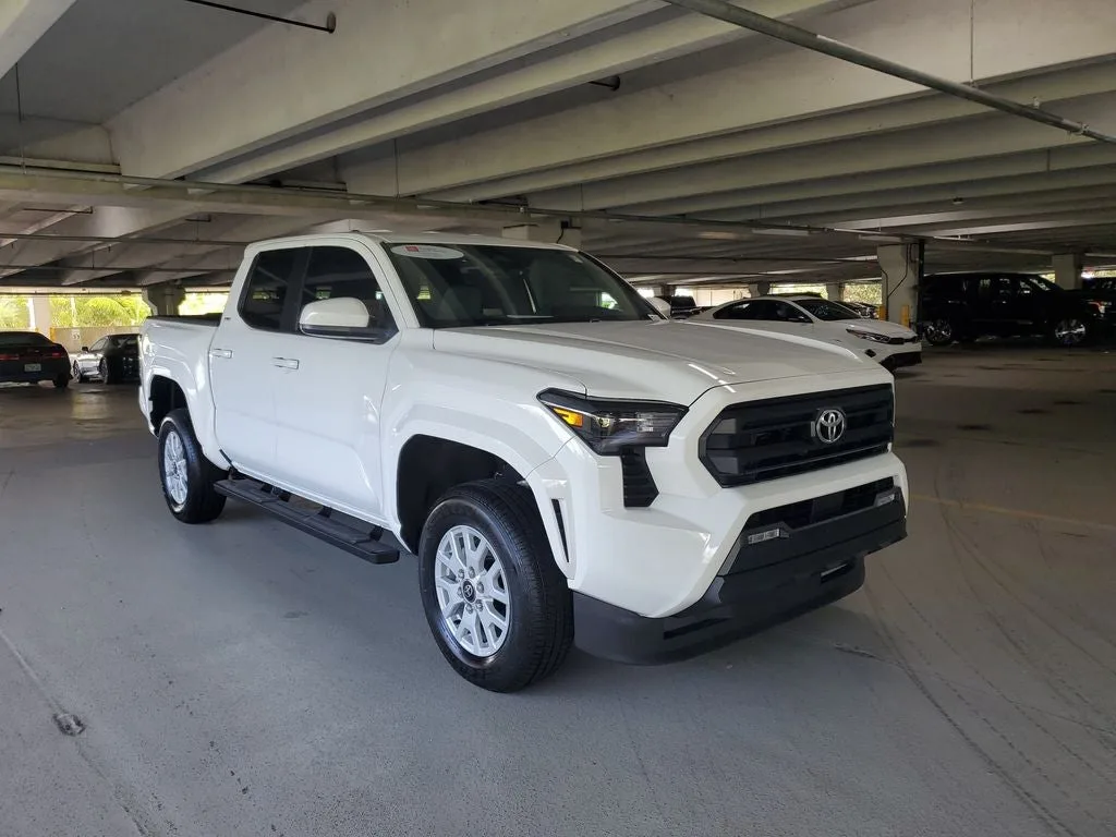 2025 Toyota Tacoma SR5 photo 3