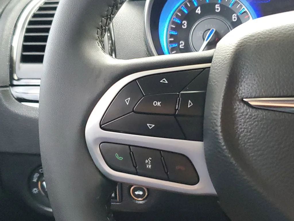 2023 Chrysler 300 Touring photo 22