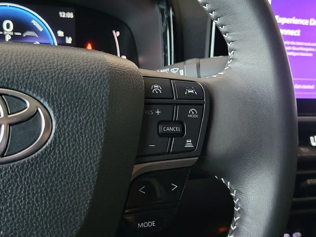 2025 Toyota Camry SE photo 26