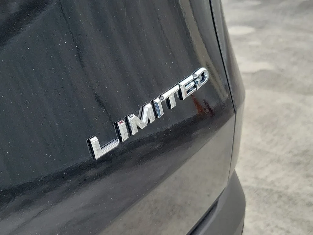 2025 Toyota Grand Highlander Hybrid Limited photo 8