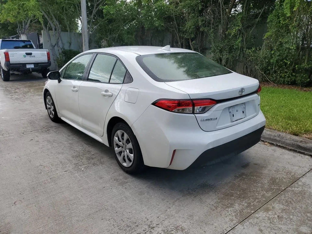 2023 Toyota Corolla LE photo 2
