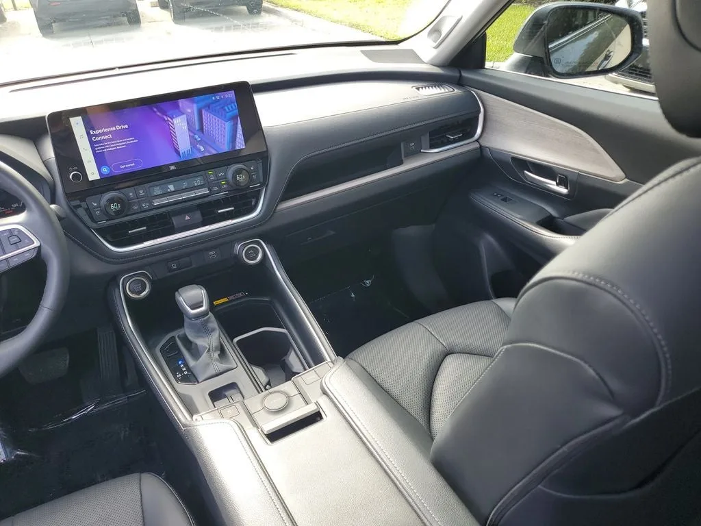 2026 Toyota Grand Highlander Limited photo 17