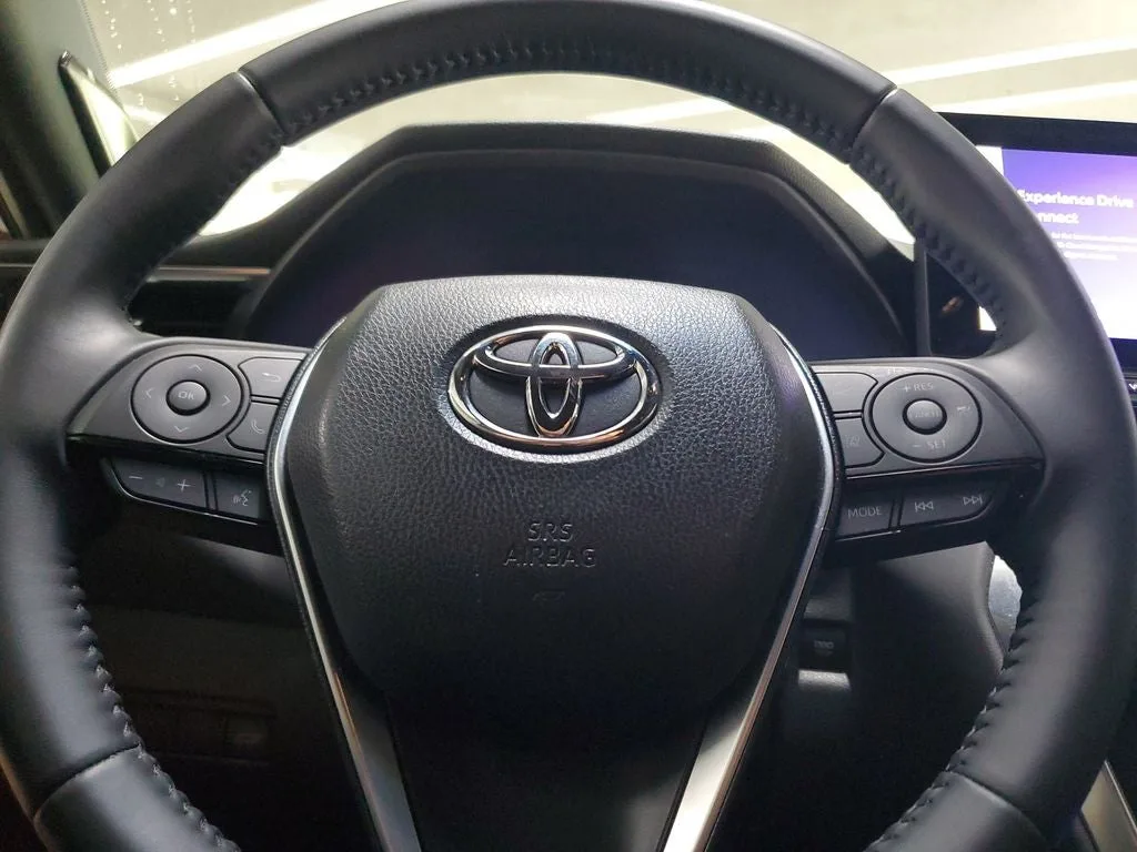 2023 Toyota Venza XLE photo 23