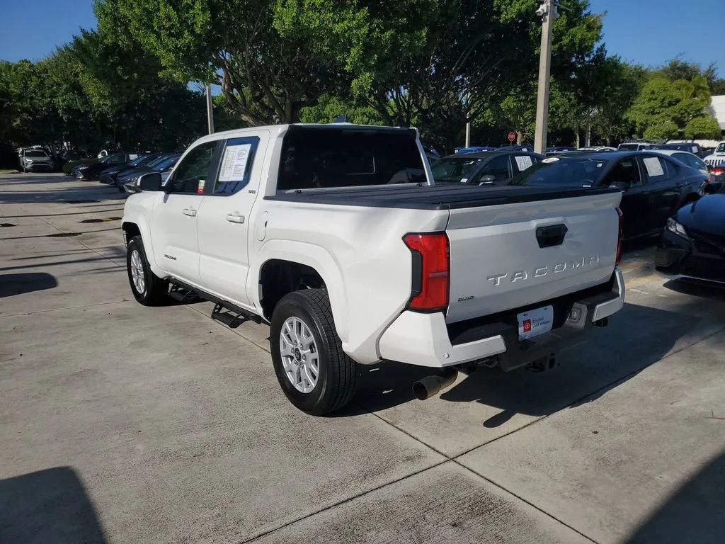 2024 Toyota Tacoma SR5 photo 6