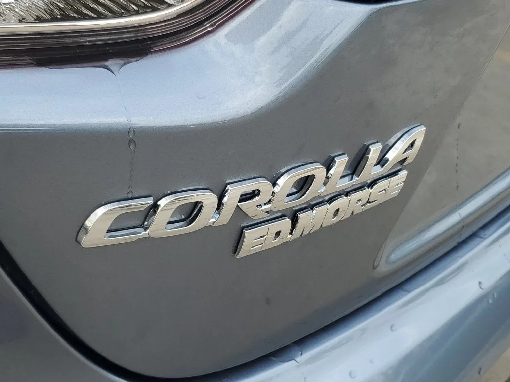 2025 Toyota Corolla LE photo 8