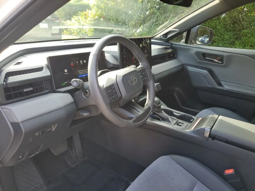 2026 Toyota RAV4 XSE photo 23