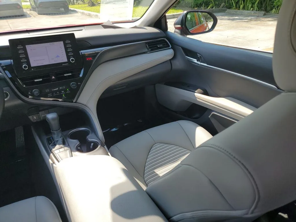 2023 Toyota Camry SE photo 14