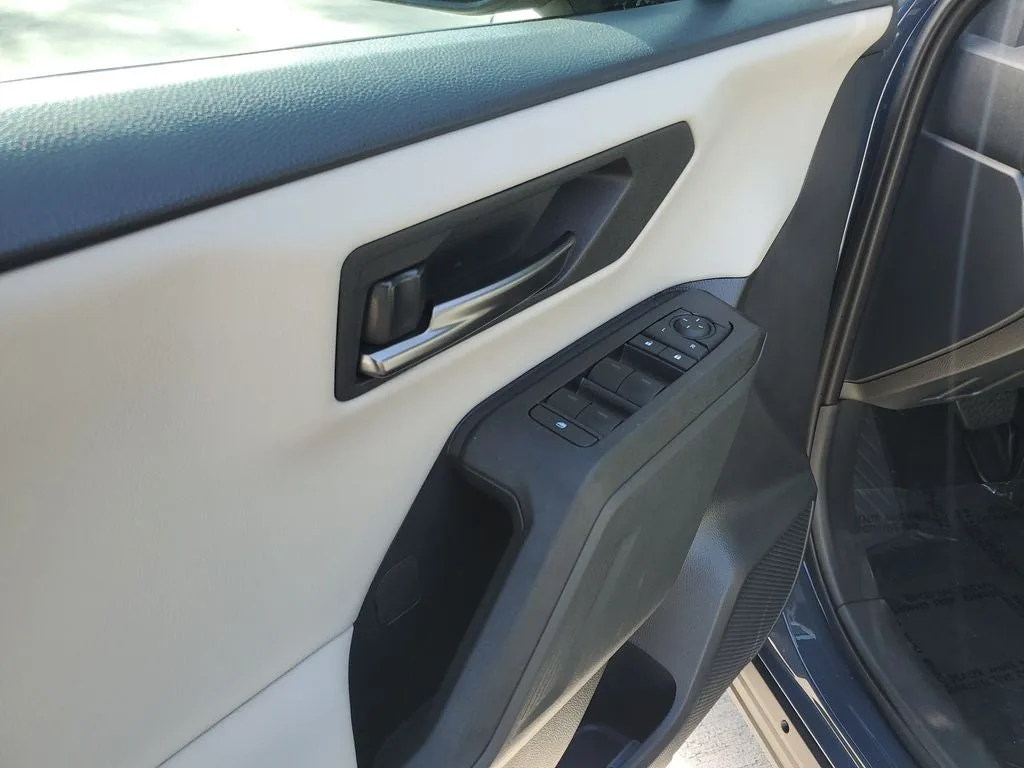 2026 Toyota RAV4 XLE Premium photo 19