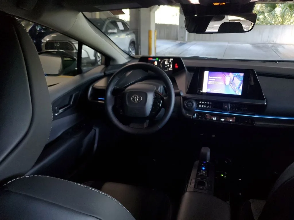 2024 Toyota Prius XLE photo 14