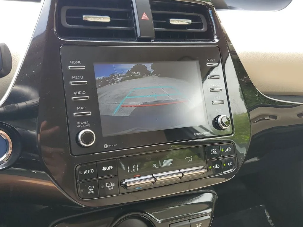 2022 Toyota Prius XLE photo 26