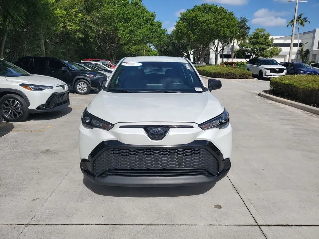2023 Toyota Corolla Cross Hybrid S photo 2
