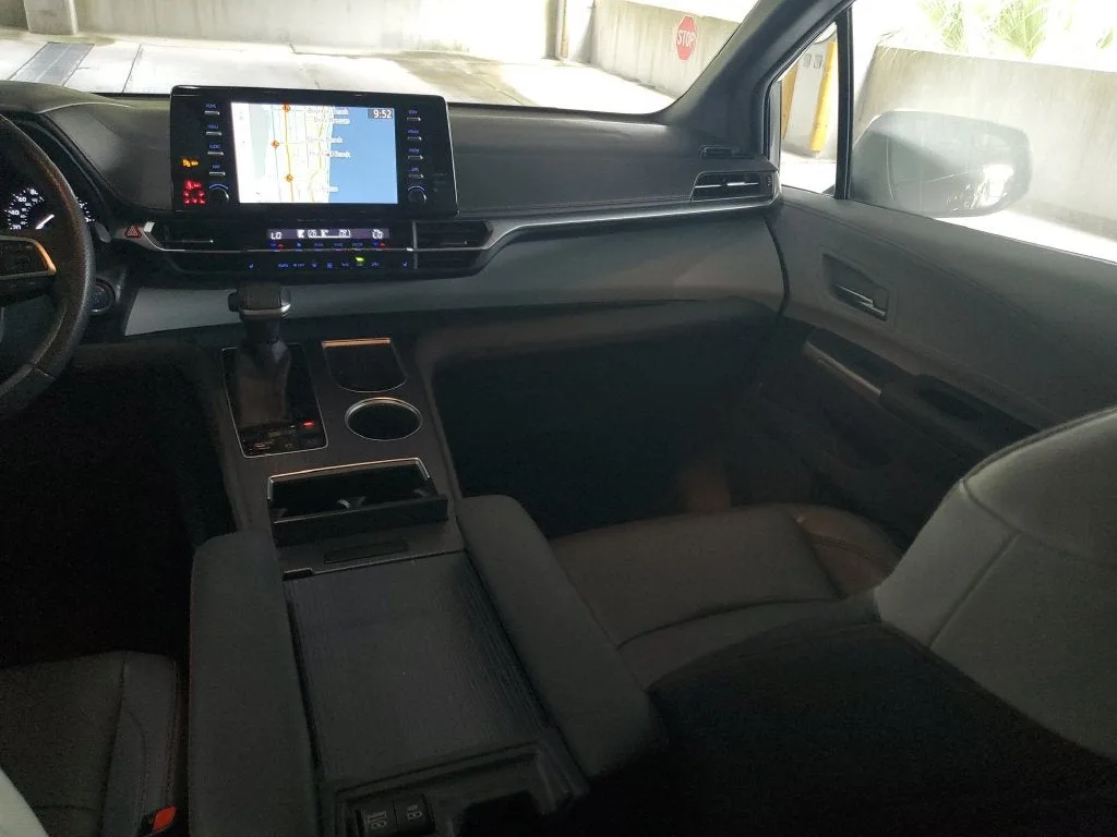 2021 Toyota Sienna XSE 7 Passenger photo 16