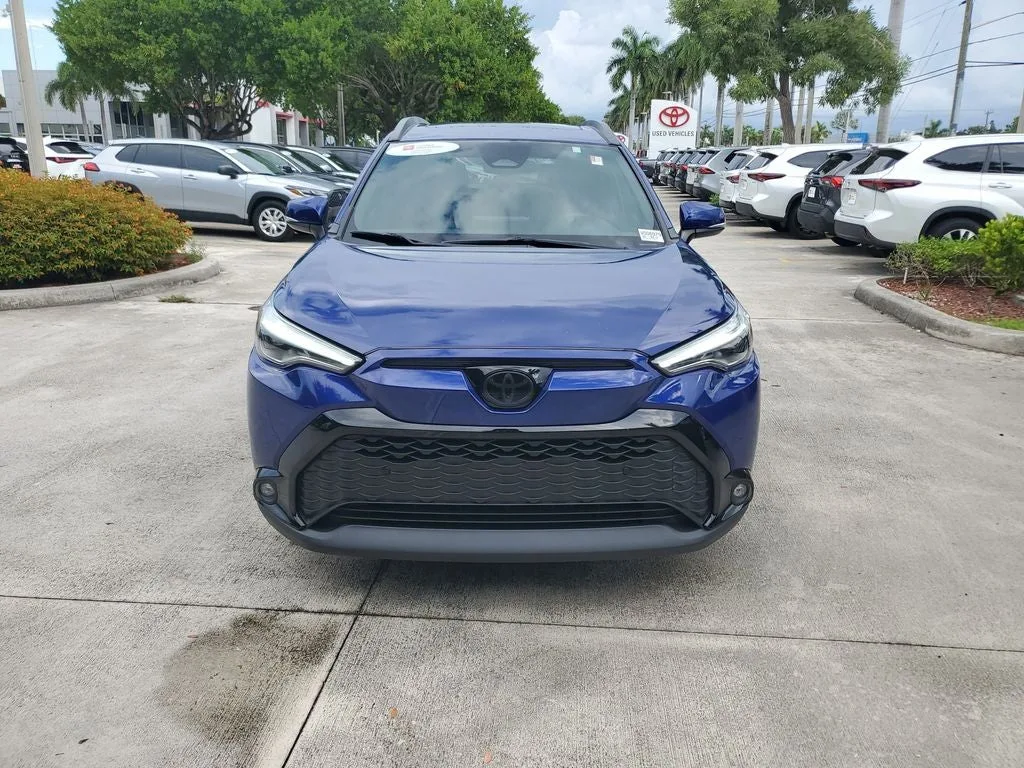 2023 Toyota Corolla Cross Hybrid XSE photo 2