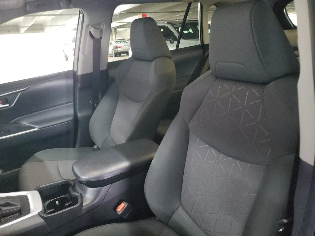 2023 Toyota RAV4 XLE photo 20