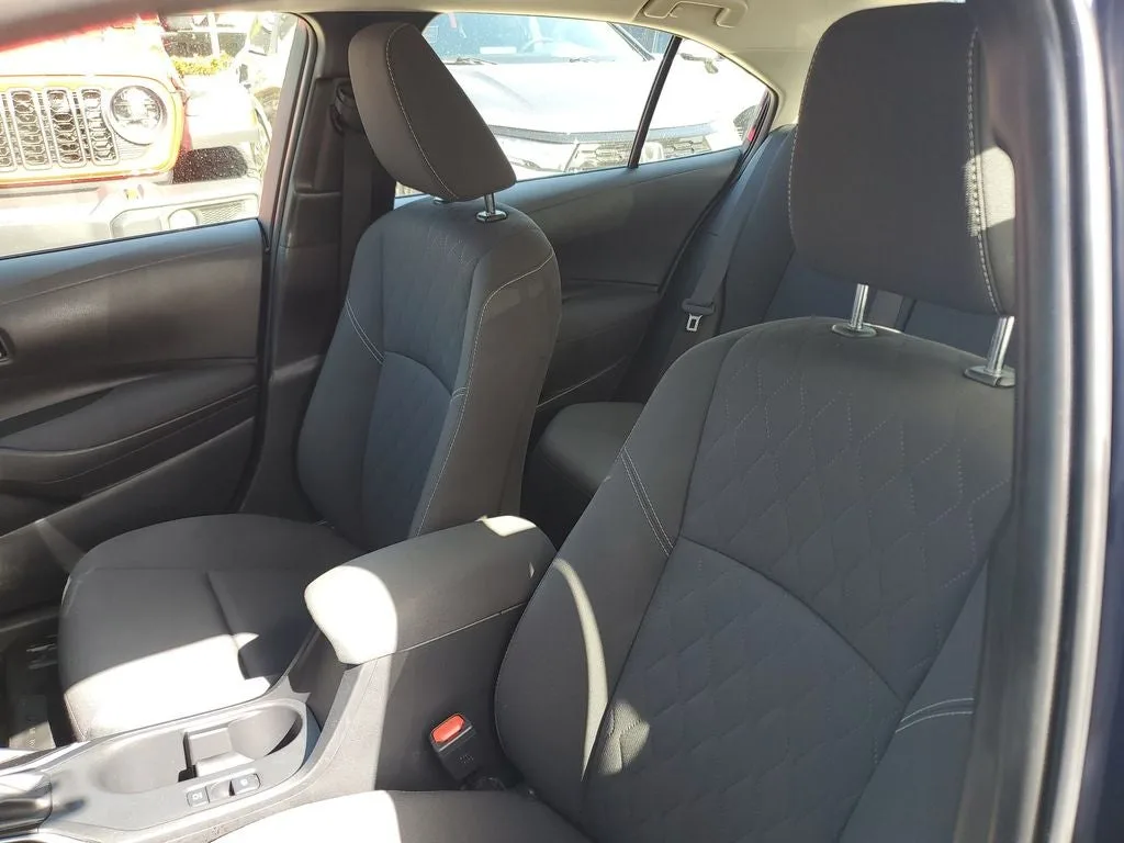 2023 Toyota Corolla LE photo 19