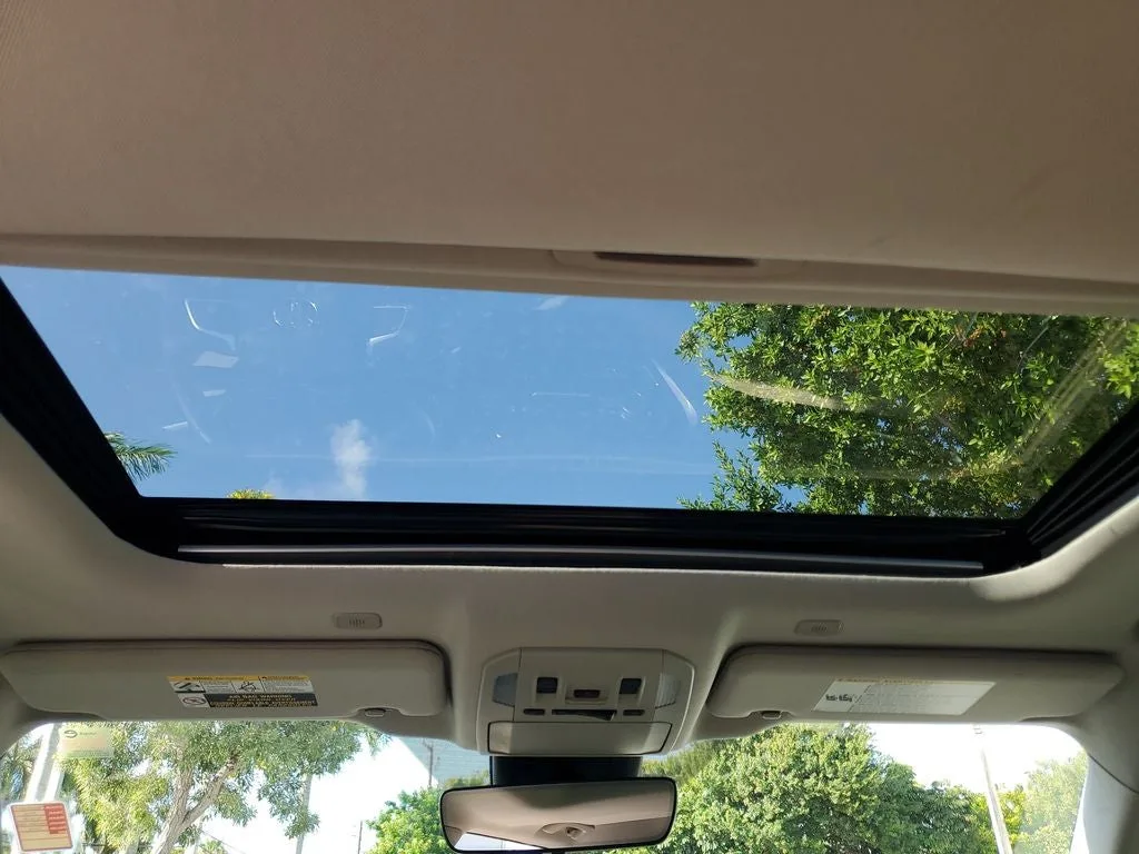 2025 Toyota Highlander XLE photo 18