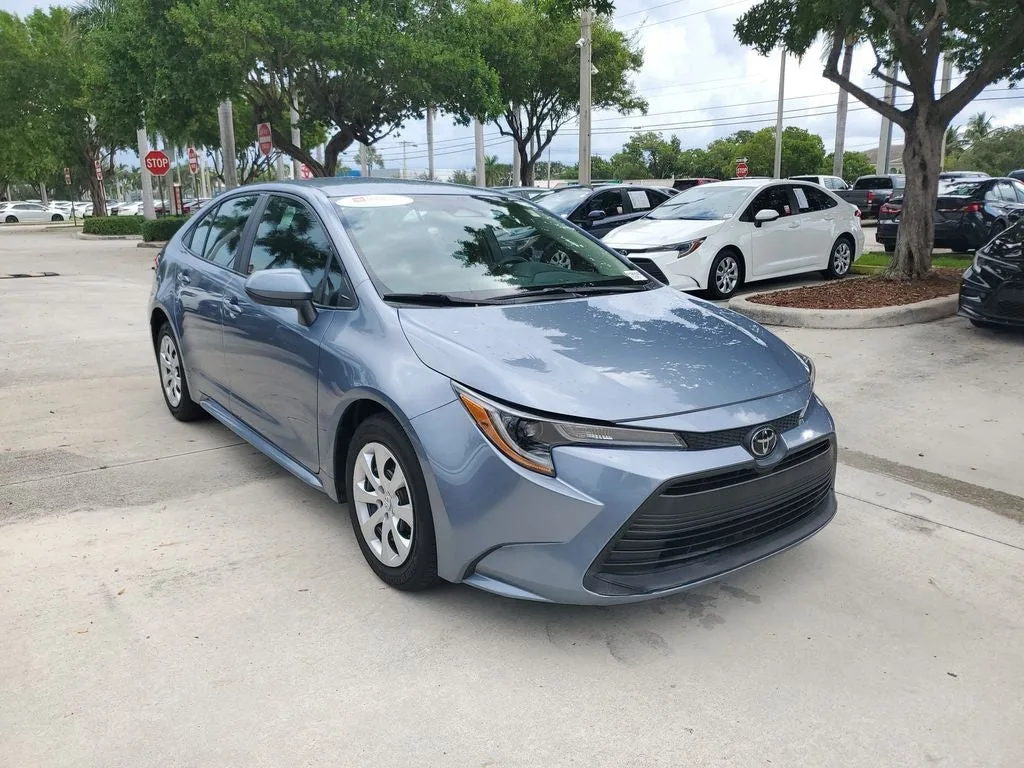 2024 Toyota Corolla LE photo 3