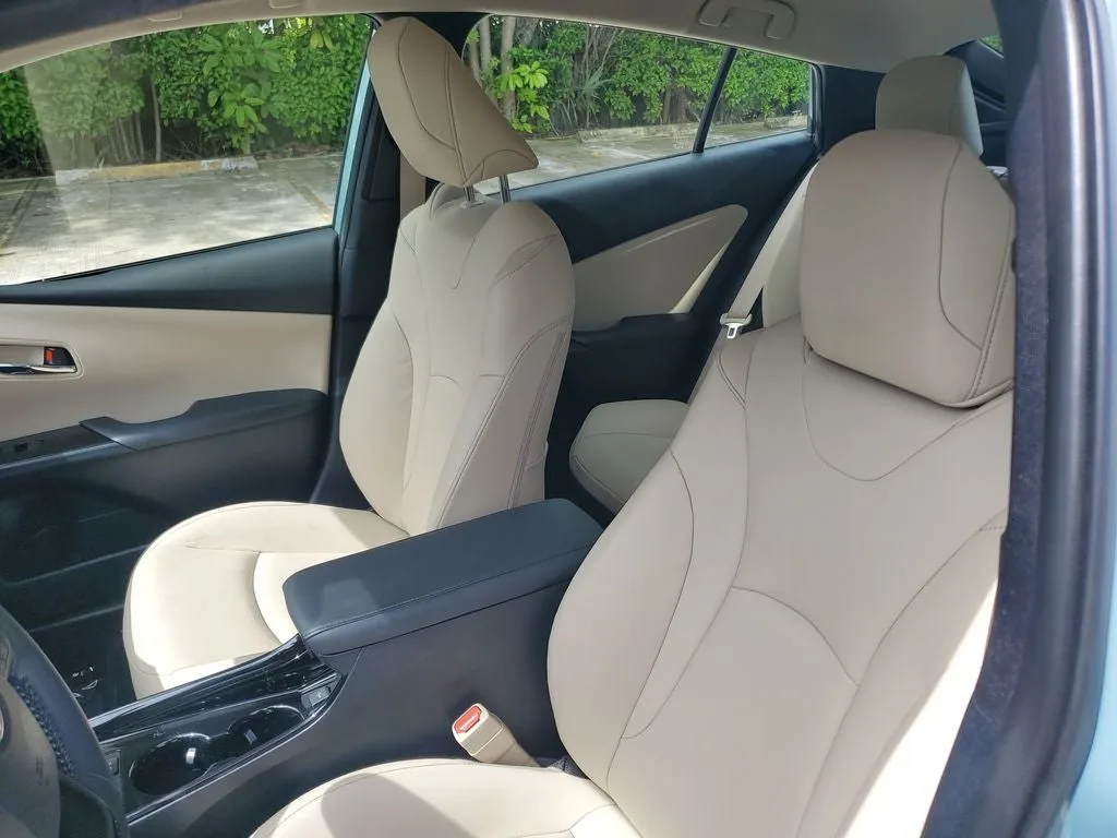 2022 Toyota Prius XLE photo 19