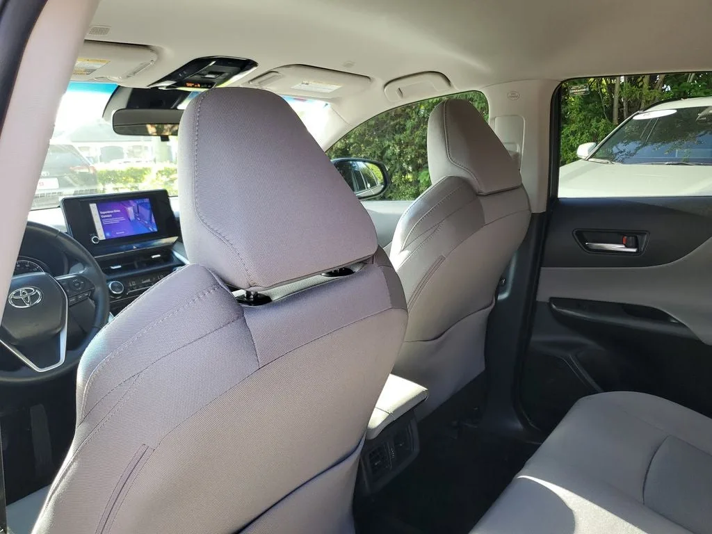 2023 Toyota Venza LE photo 12