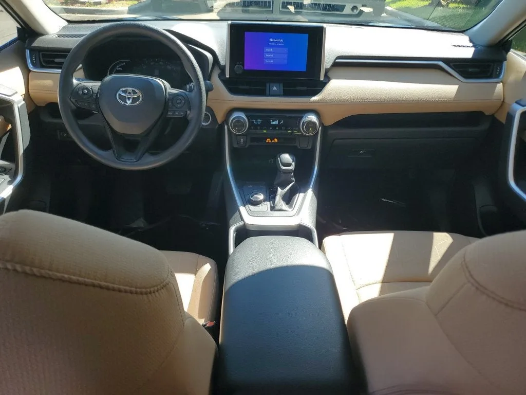 2024 Toyota RAV4 Hybrid XLE photo 15