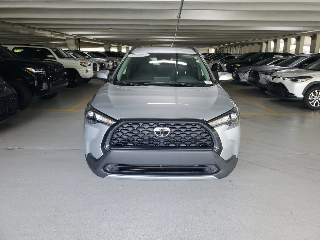 2023 Toyota Corolla Cross LE photo 2