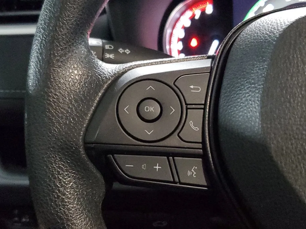 2023 Toyota RAV4 XLE photo 25