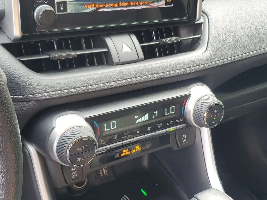 2025 Toyota RAV4 XLE photo 28