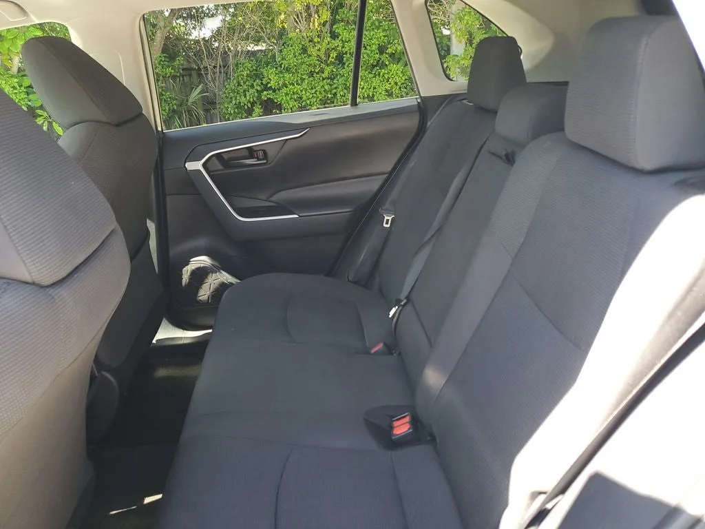 2021 Toyota RAV4 LE photo 12