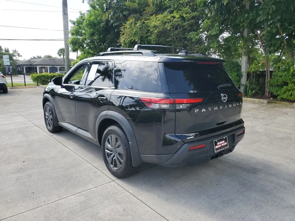 2022 Nissan Pathfinder SV photo 6