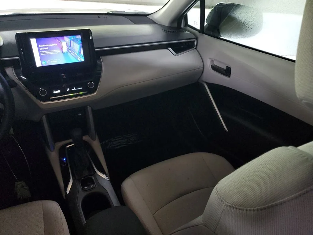 2025 Toyota Corolla Cross L photo 15