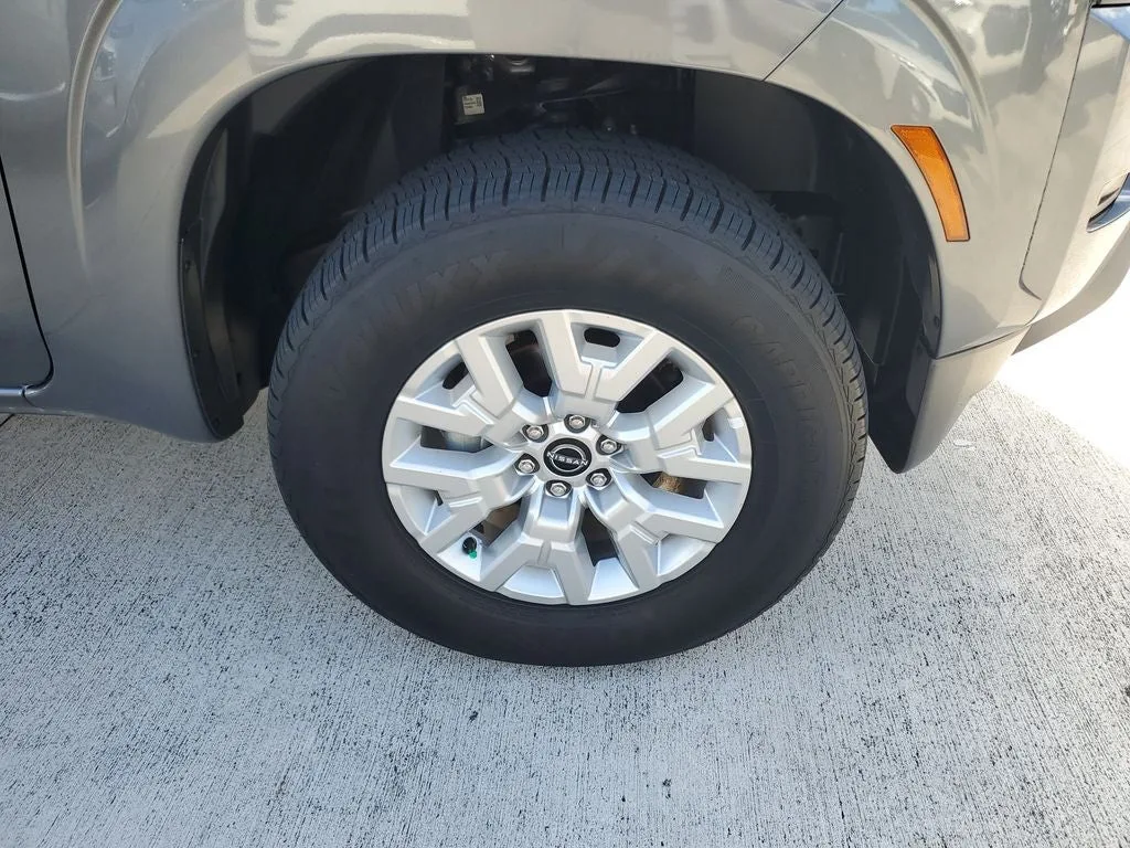 2023 Nissan Frontier SV photo 7