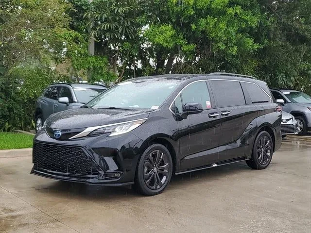 2022 Toyota Sienna XSE 7 Passenger photo 37
