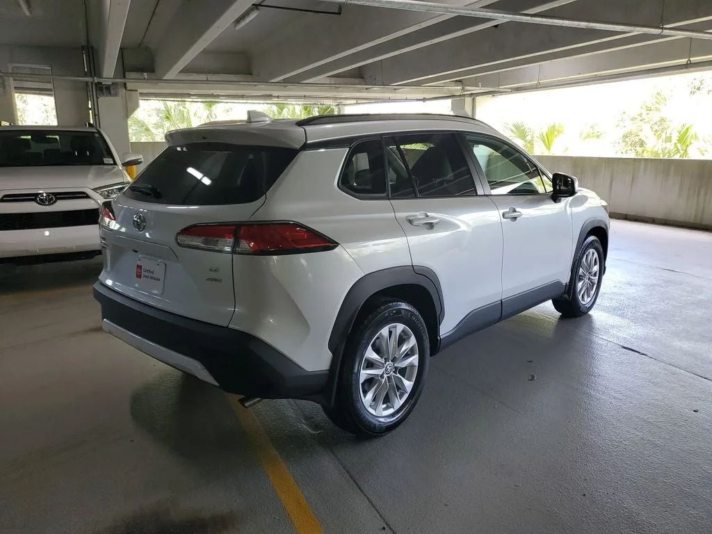 2024 Toyota Corolla Cross LE photo 4