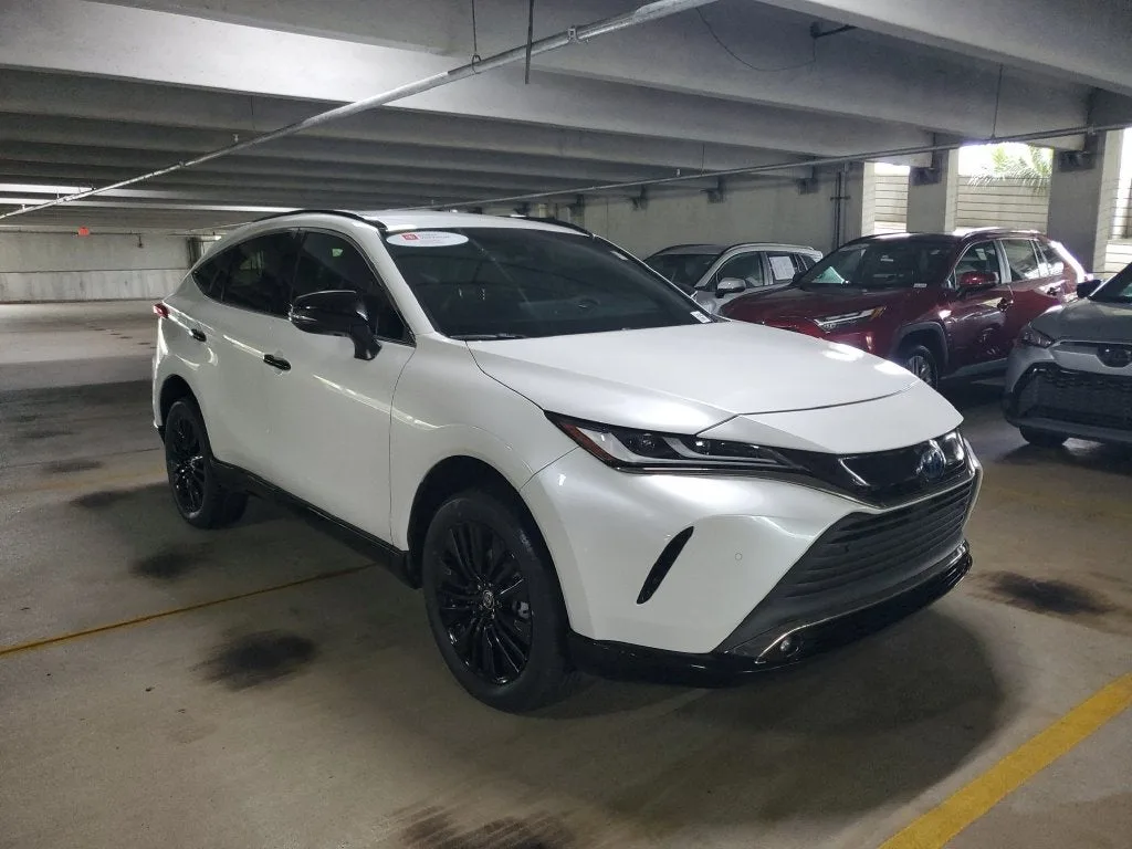 2023 Toyota Venza Nightshade photo 3