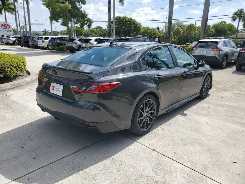 2025 Toyota Camry SE photo 4