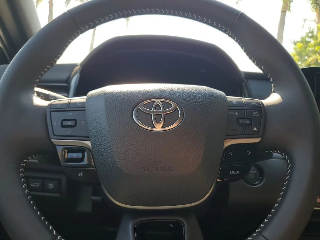 2026 Toyota Camry SE photo 20