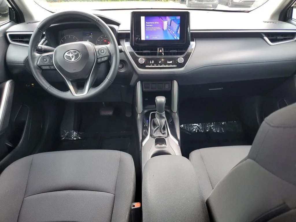 2024 Toyota Corolla Cross LE photo 15