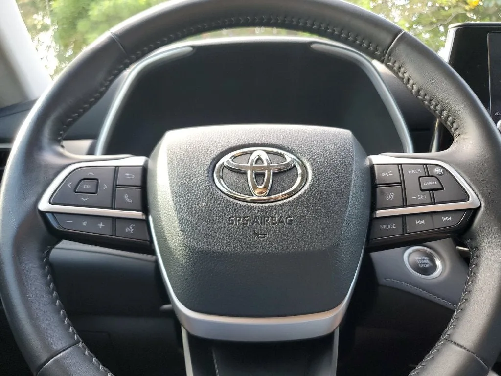 2024 Toyota Highlander XLE photo 25