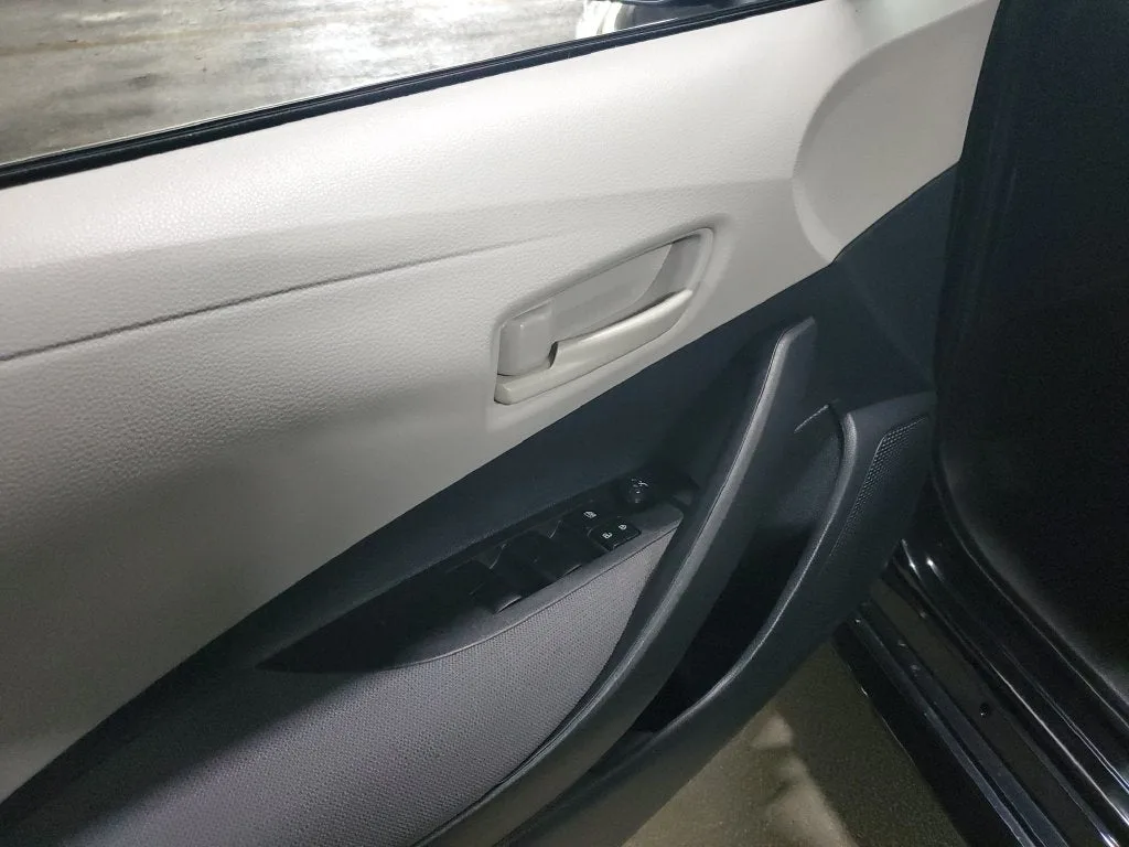 2025 Toyota Corolla LE photo 18