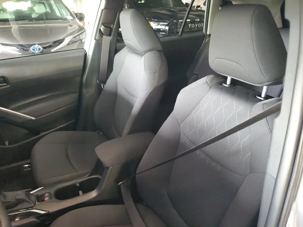2023 Toyota Corolla Cross LE photo 19