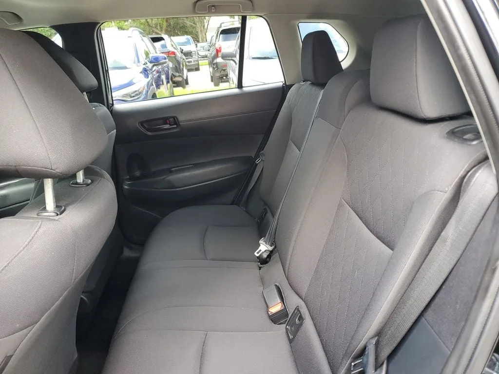 2024 Toyota Corolla Cross LE photo 12