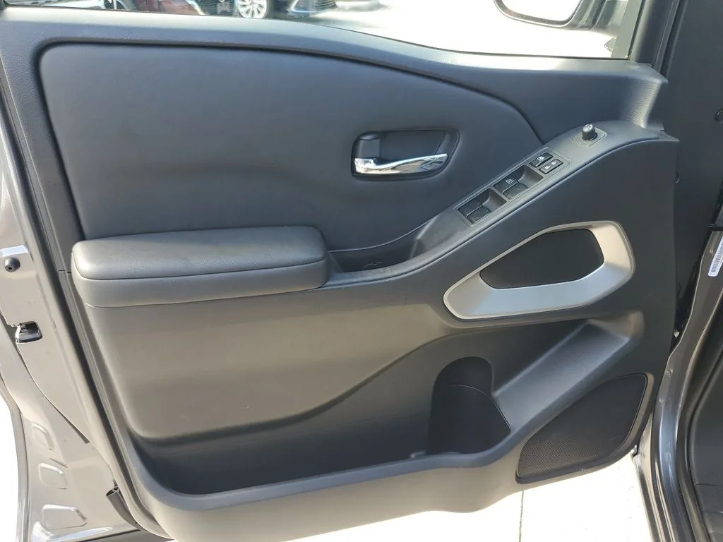 2023 Nissan Frontier SV photo 16